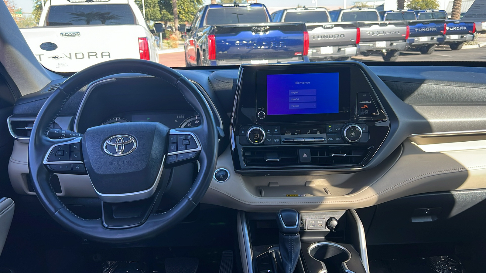 2023 Toyota Highlander Hybrid XLE 4