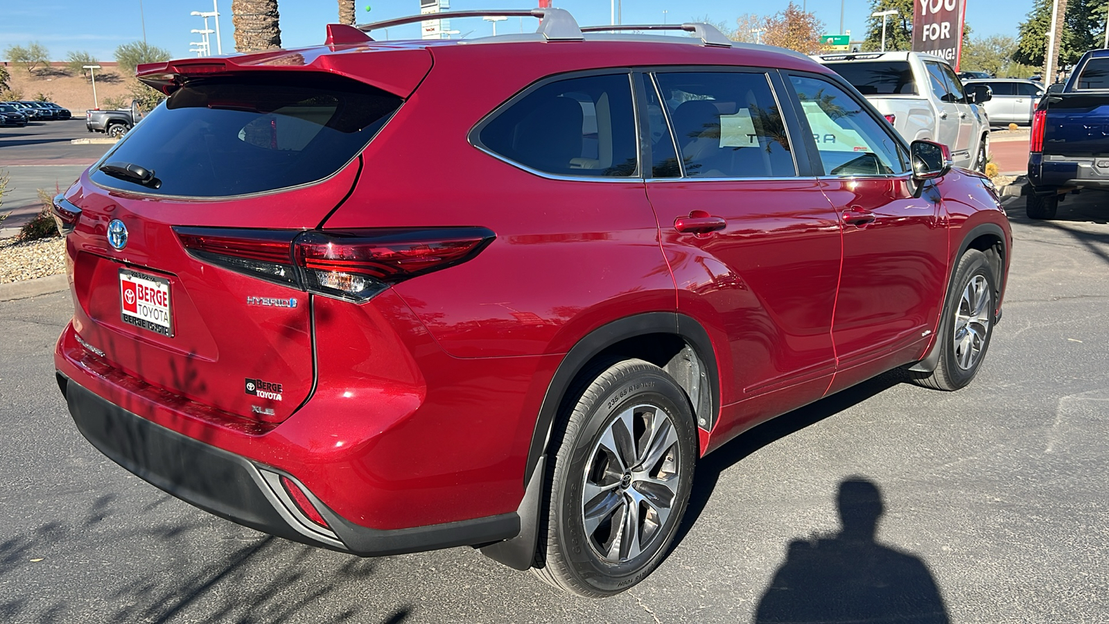 2023 Toyota Highlander Hybrid XLE 25