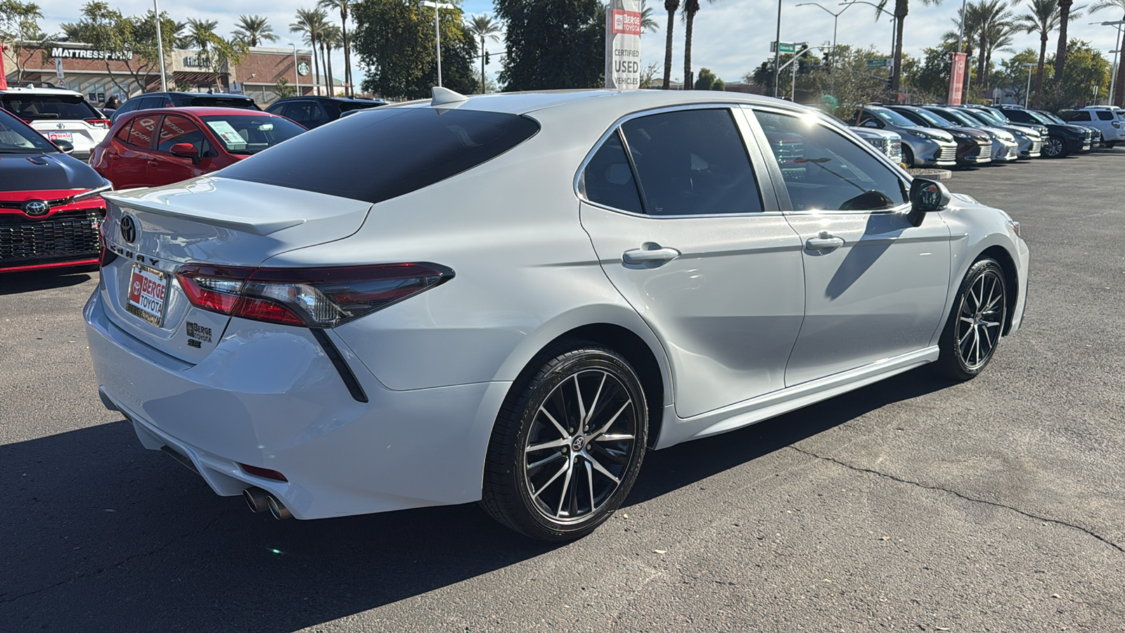 2022 Toyota Camry SE 22