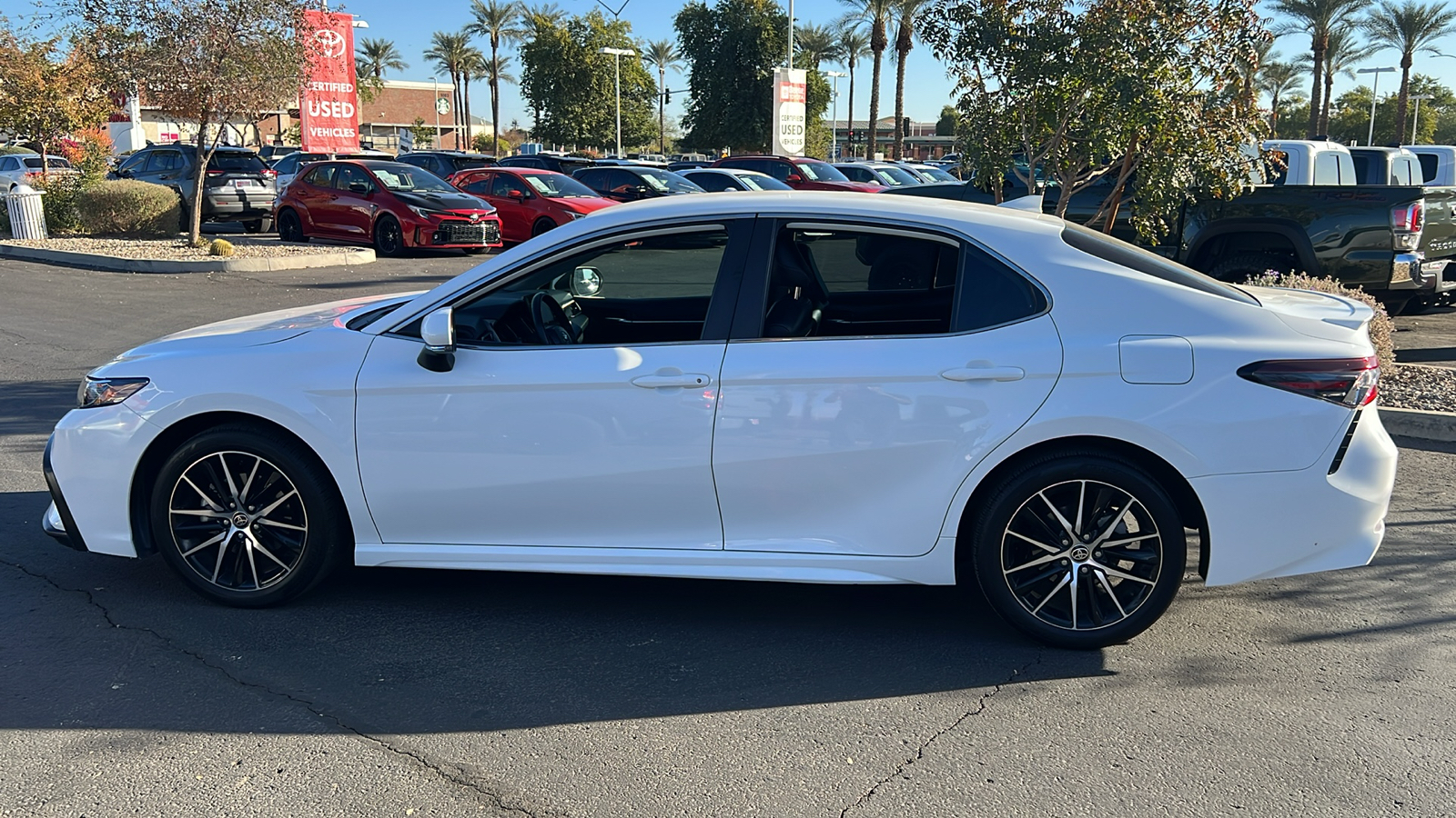 2023 Toyota Camry SE 3