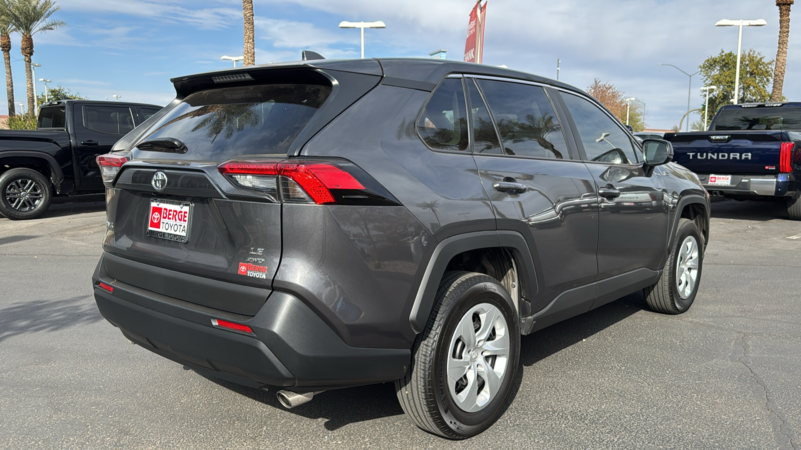 2023 Toyota RAV4 LE 24