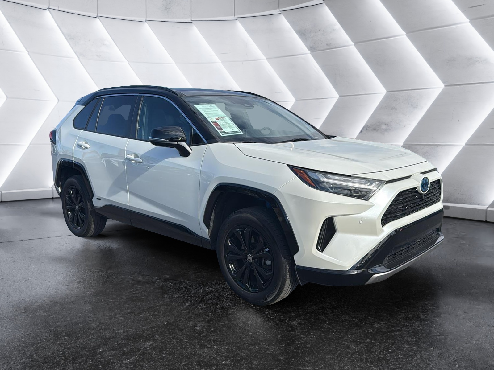 2022 Toyota RAV4 Hybrid XSE 1