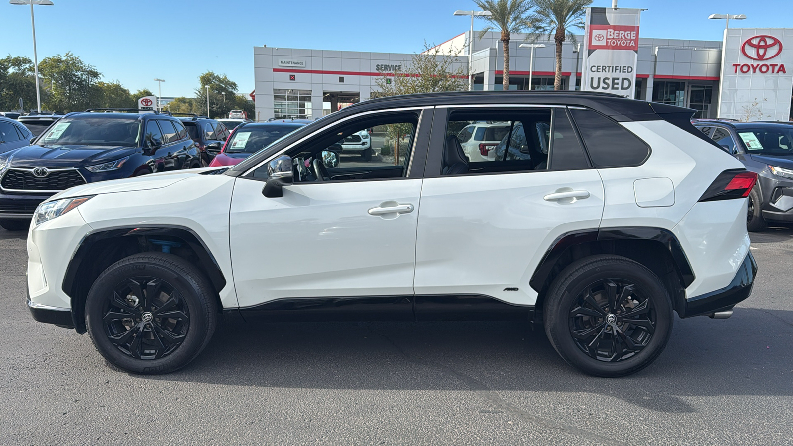 2022 Toyota RAV4 Hybrid XSE 3