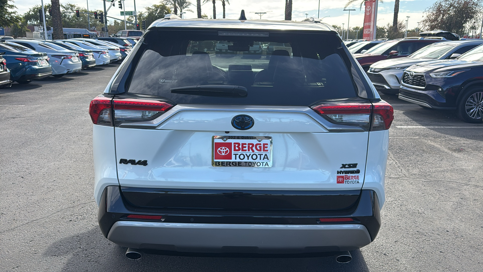 2022 Toyota RAV4 Hybrid XSE 23