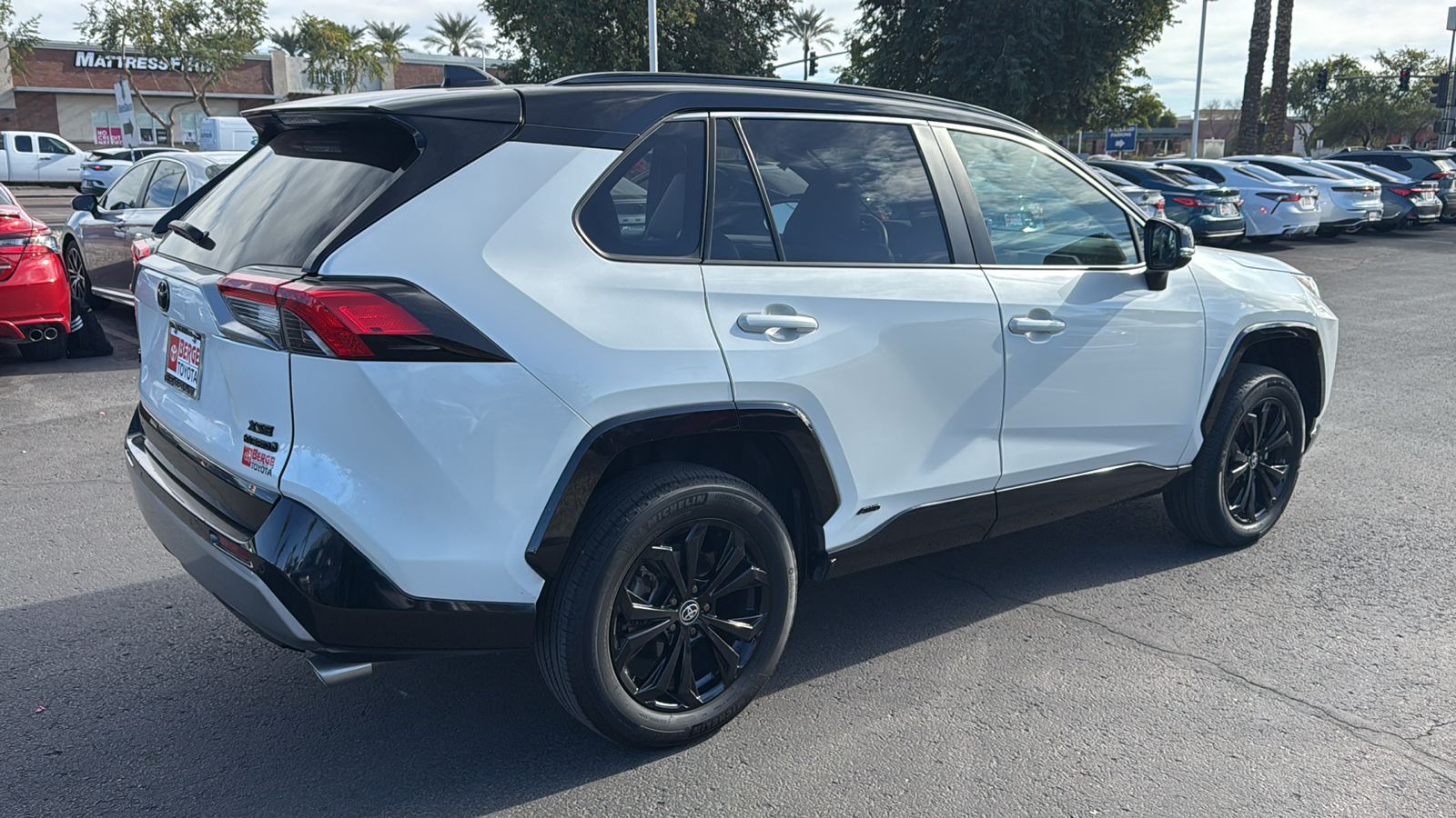 2022 Toyota RAV4 Hybrid XSE 26