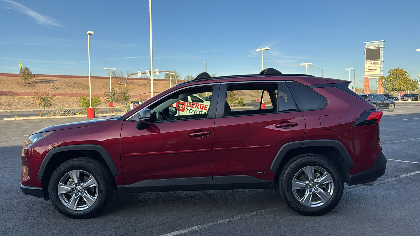 2022 Toyota RAV4 Hybrid LE 3