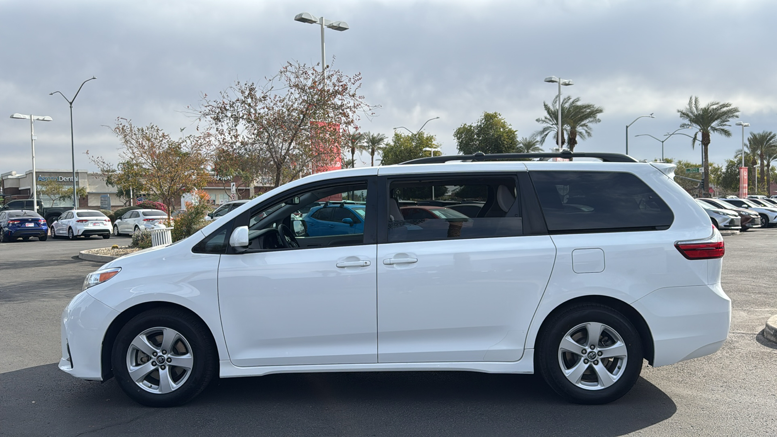 2020 Toyota Sienna LE 8-Passenger 3