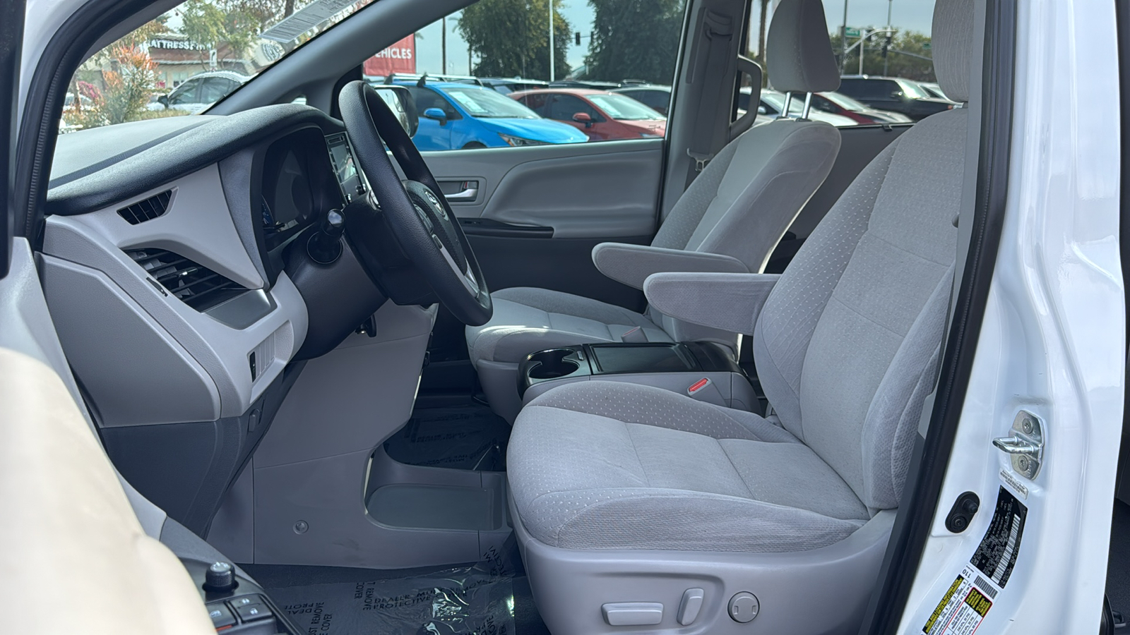 2020 Toyota Sienna LE 8-Passenger 18