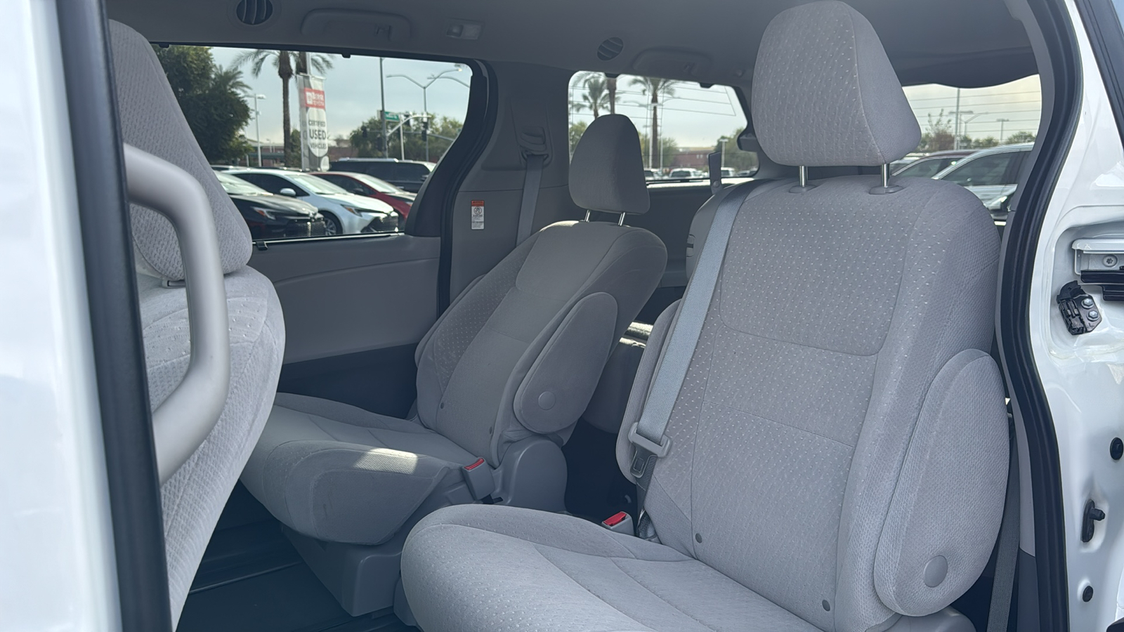 2020 Toyota Sienna LE 8-Passenger 20