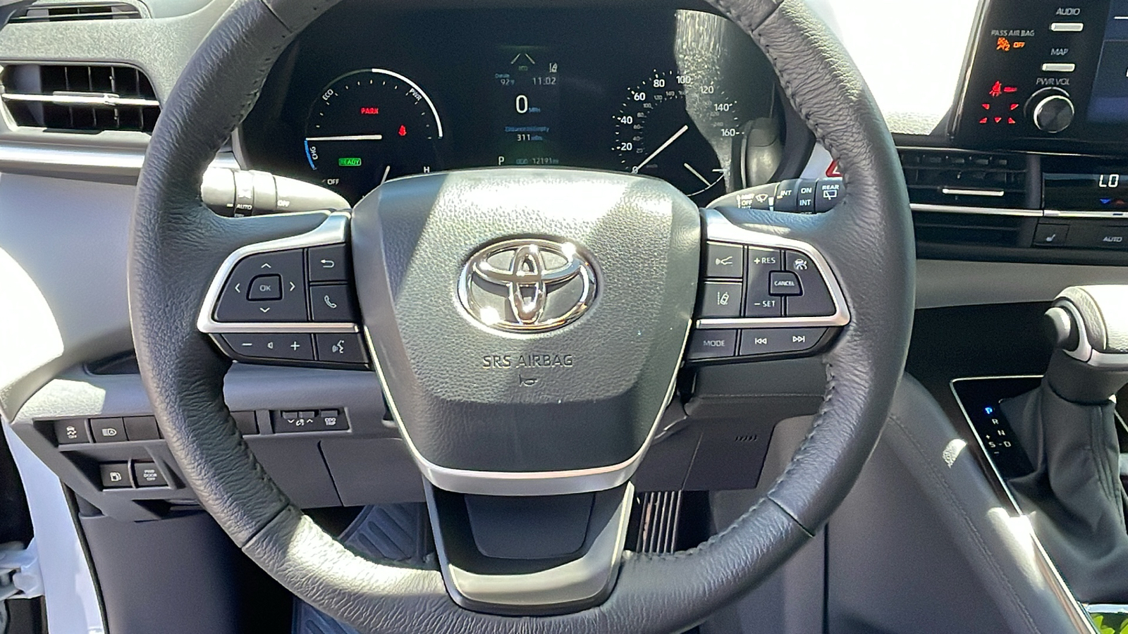 2023 Toyota Sienna XLE 8