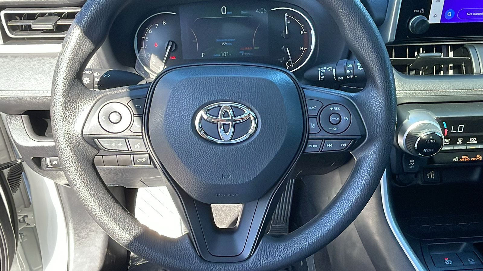 2023 Toyota RAV4 XLE 8