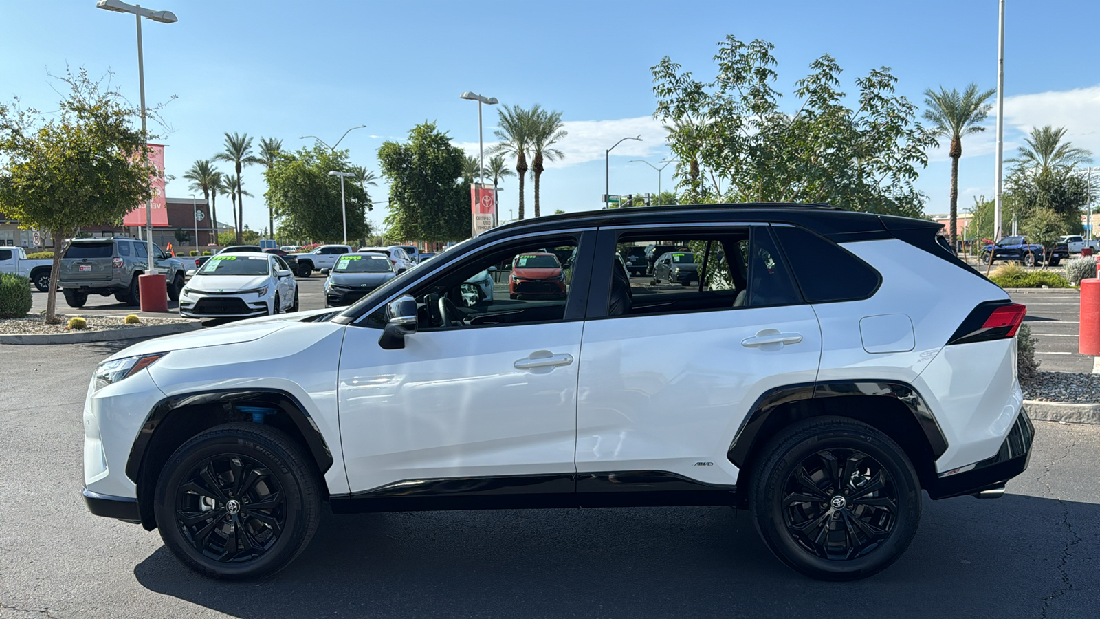 2024 Toyota RAV4 Hybrid XSE 3