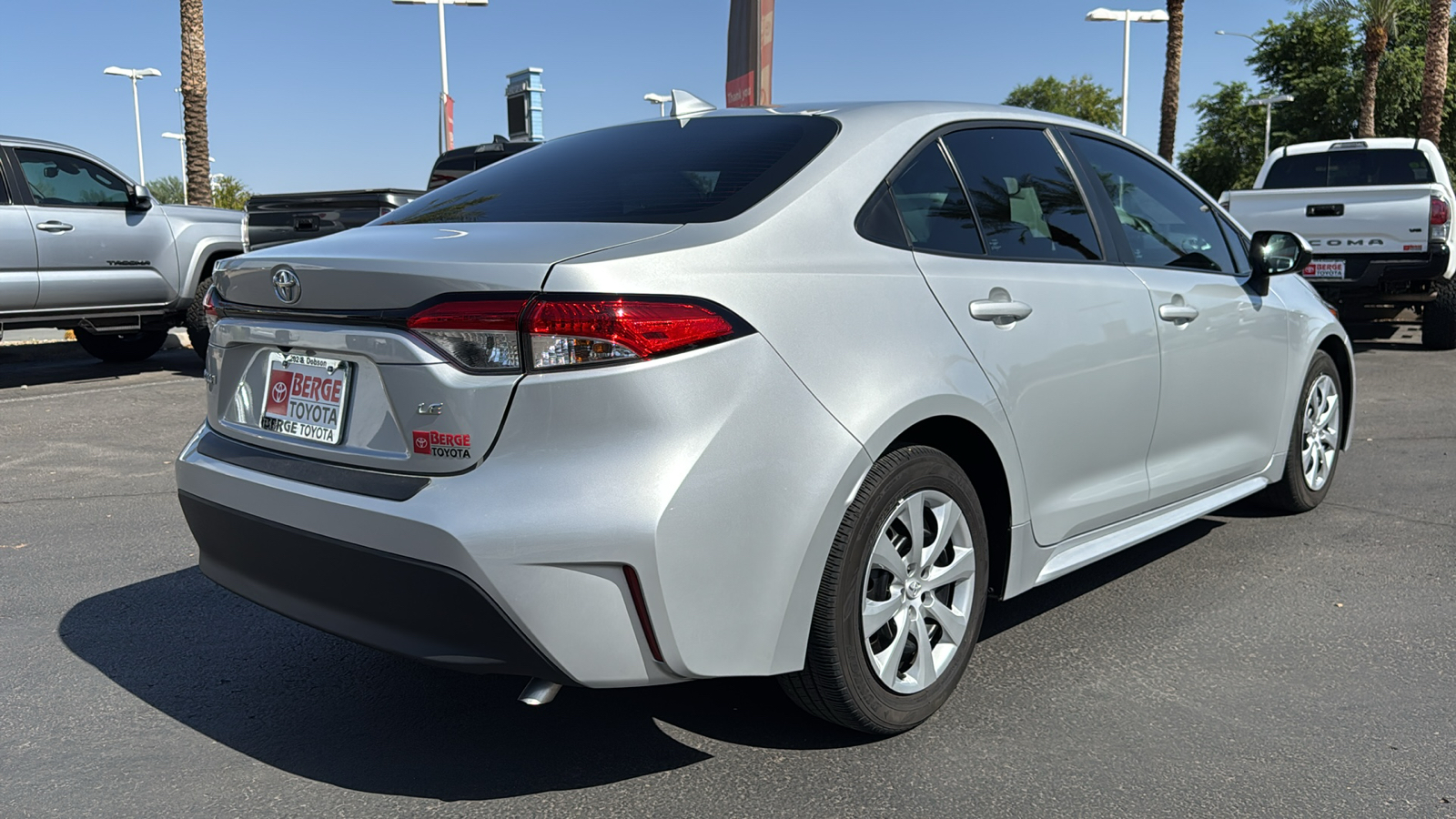 2023 Toyota Corolla LE 23