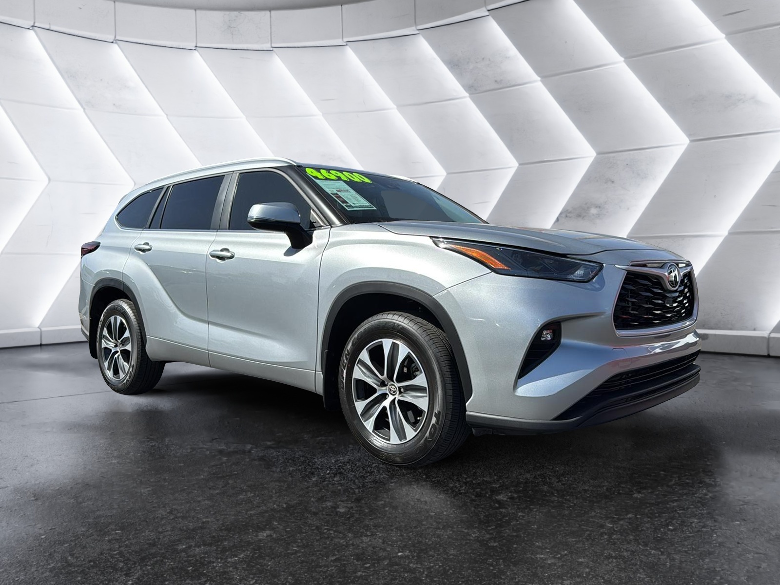 2024 Toyota Highlander XLE 1