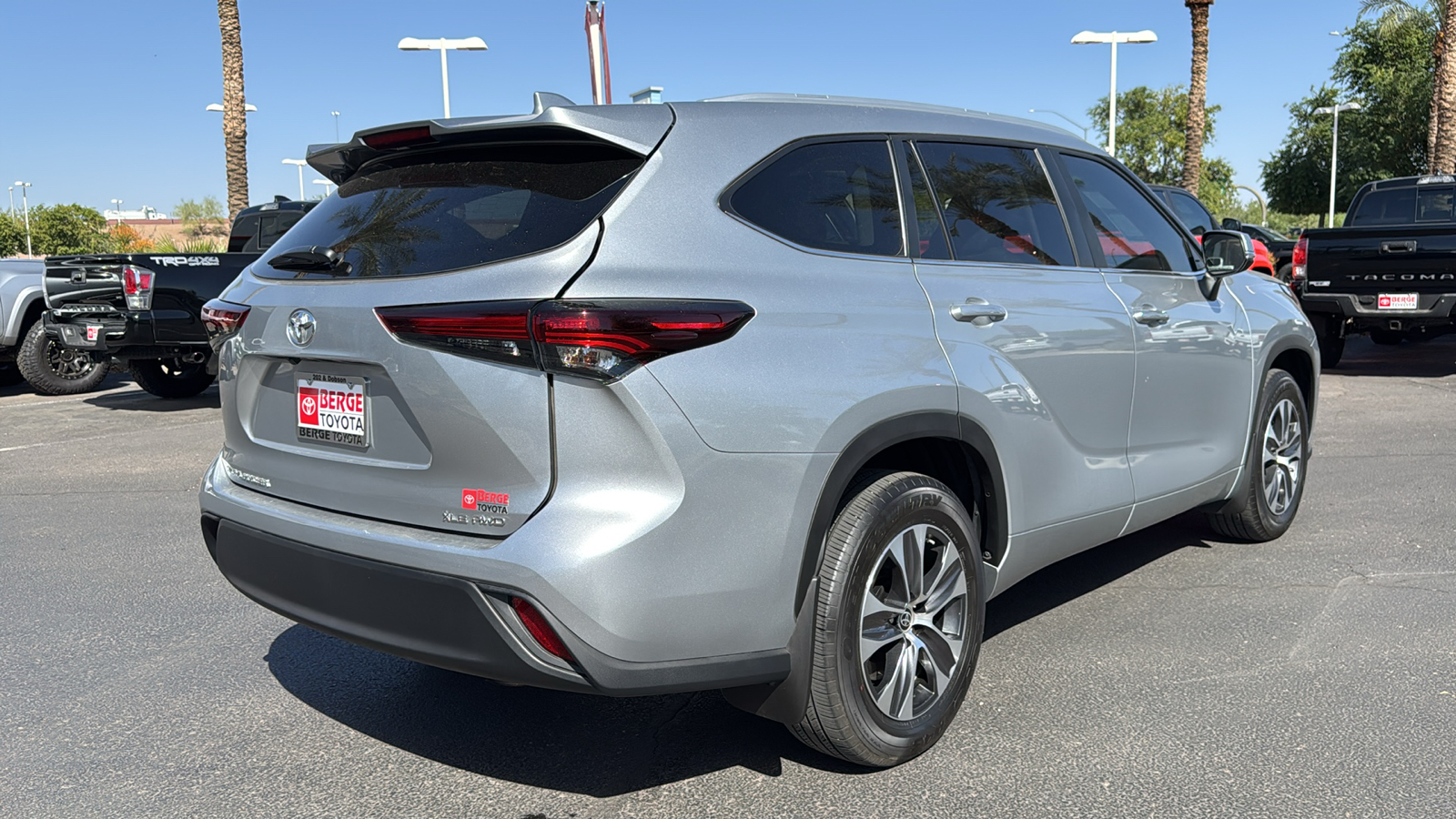 2024 Toyota Highlander XLE 27