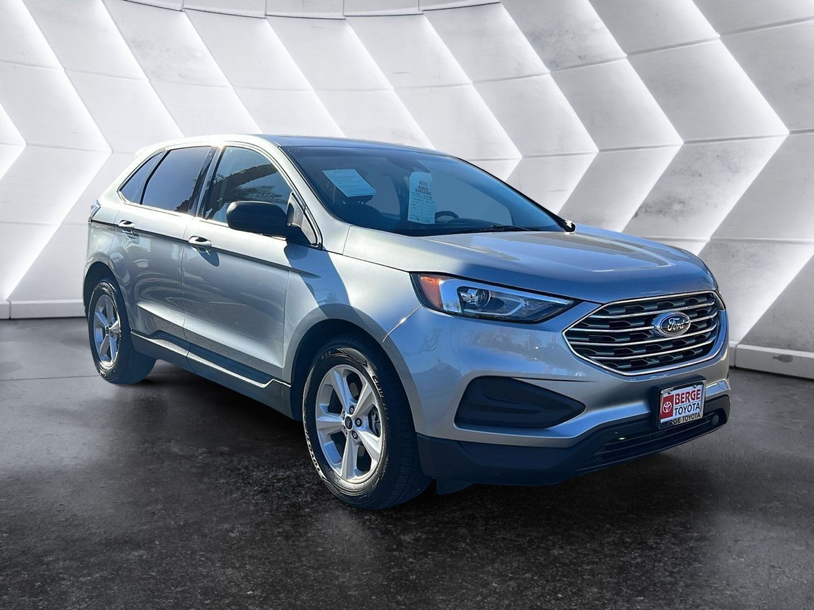 2020 Ford Edge SE 1