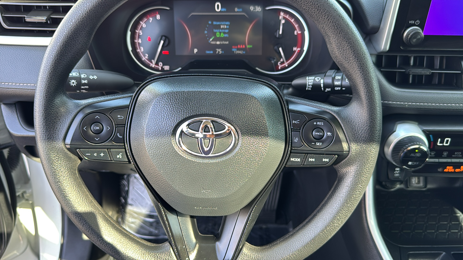 2024 Toyota RAV4 XLE 8