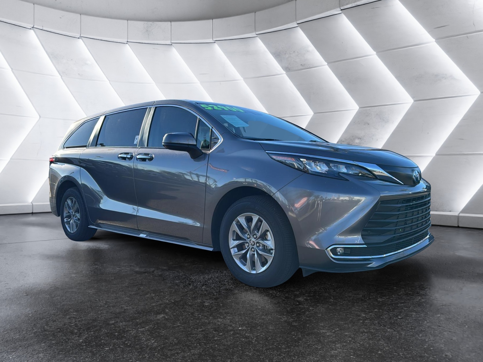 2024 Toyota Sienna XLE 1