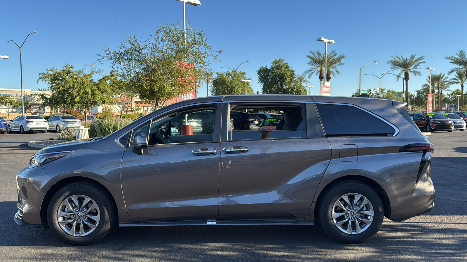 2024 Toyota Sienna XLE 3