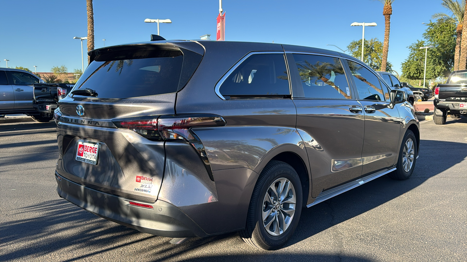 2024 Toyota Sienna XLE 26