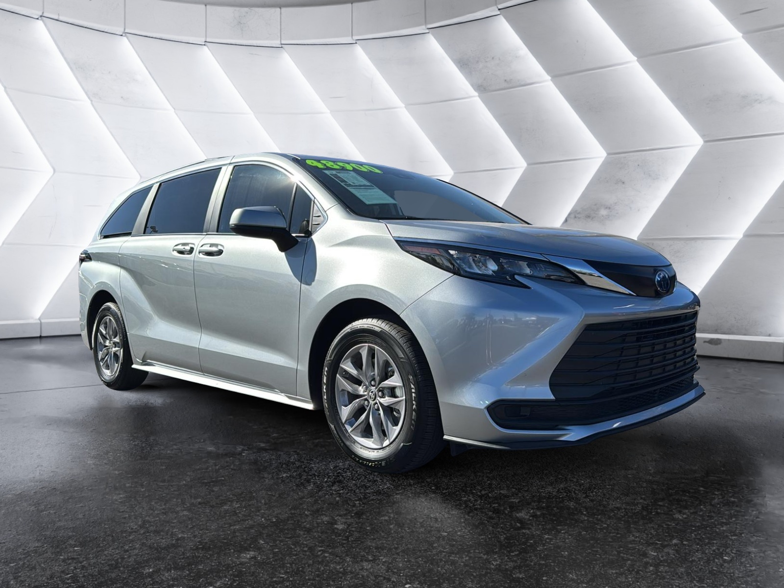 2024 Toyota Sienna LE 1