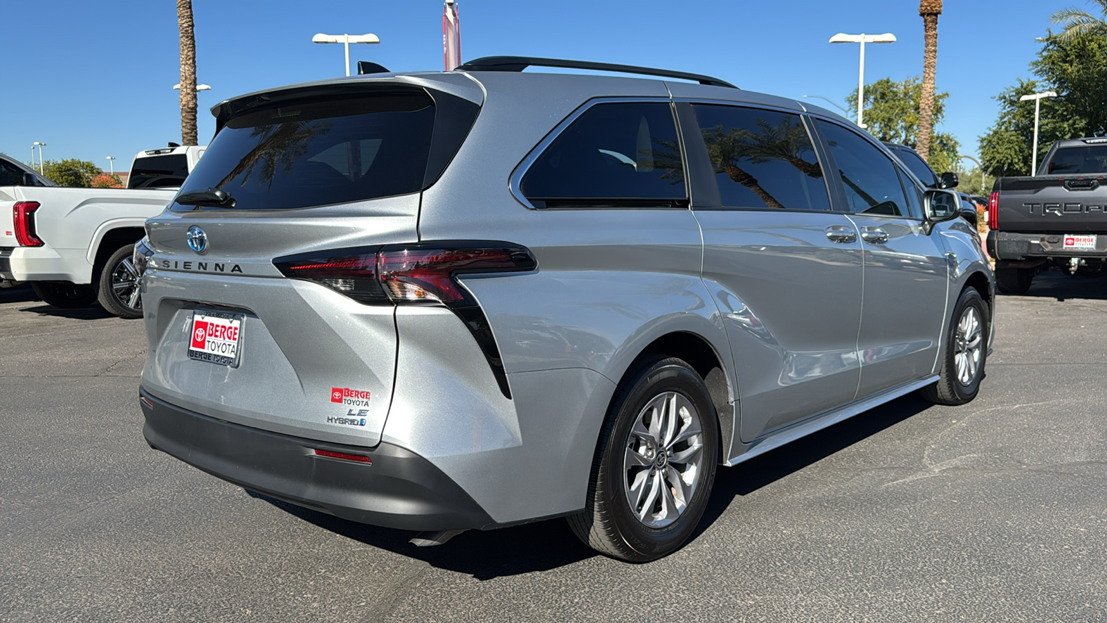 2024 Toyota Sienna LE 25