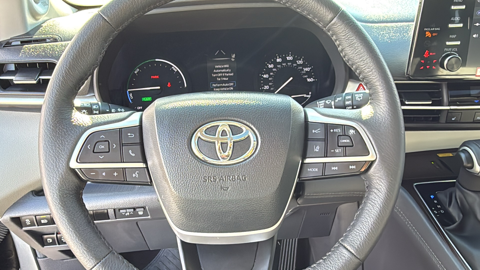 2024 TOYOTA TRUCK SIENNA XLE 8