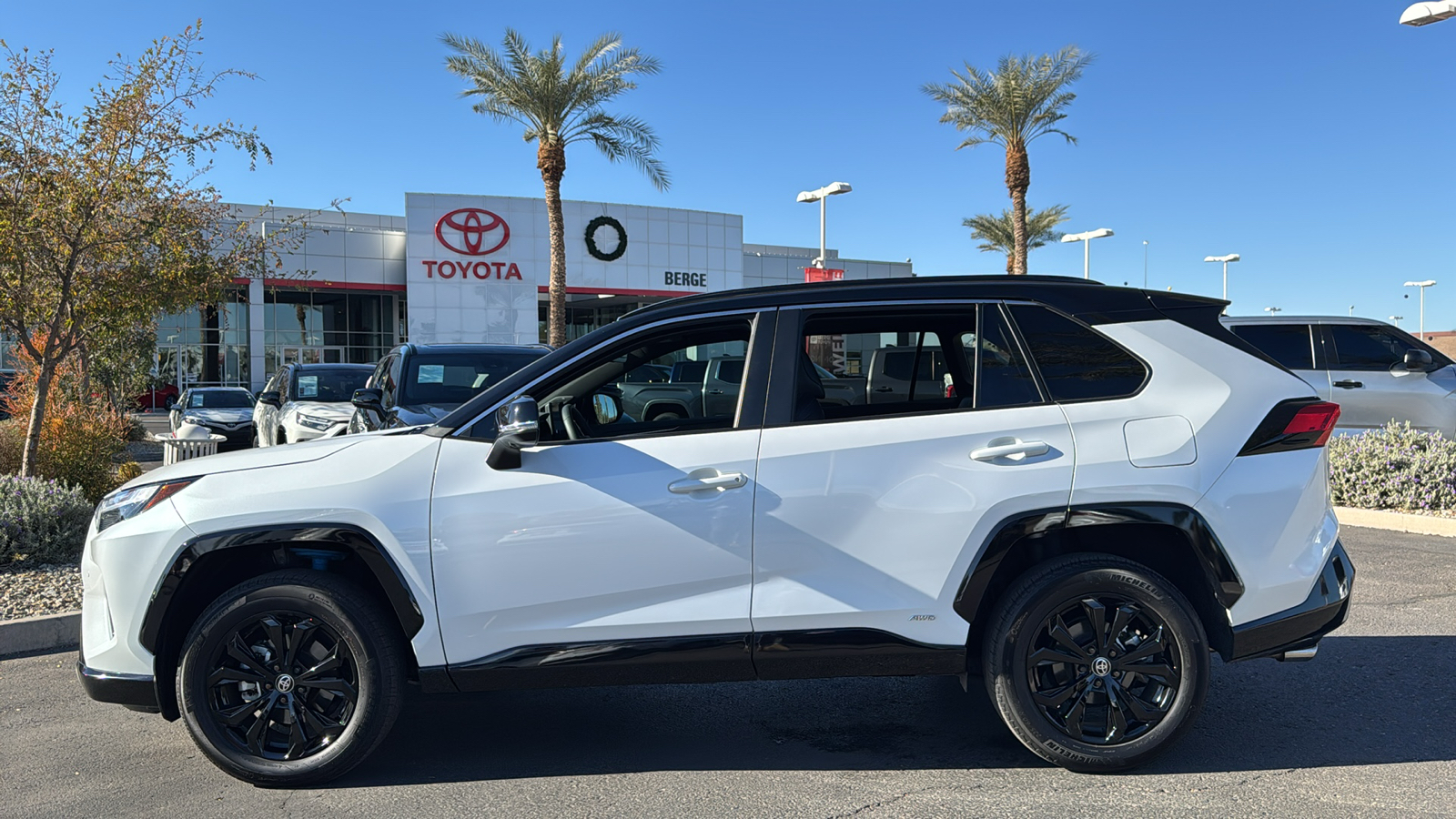 2024 Toyota RAV4 Hybrid XSE 3