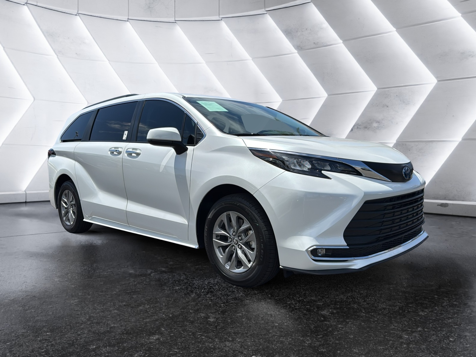 2024 Toyota Sienna XLE photo 31