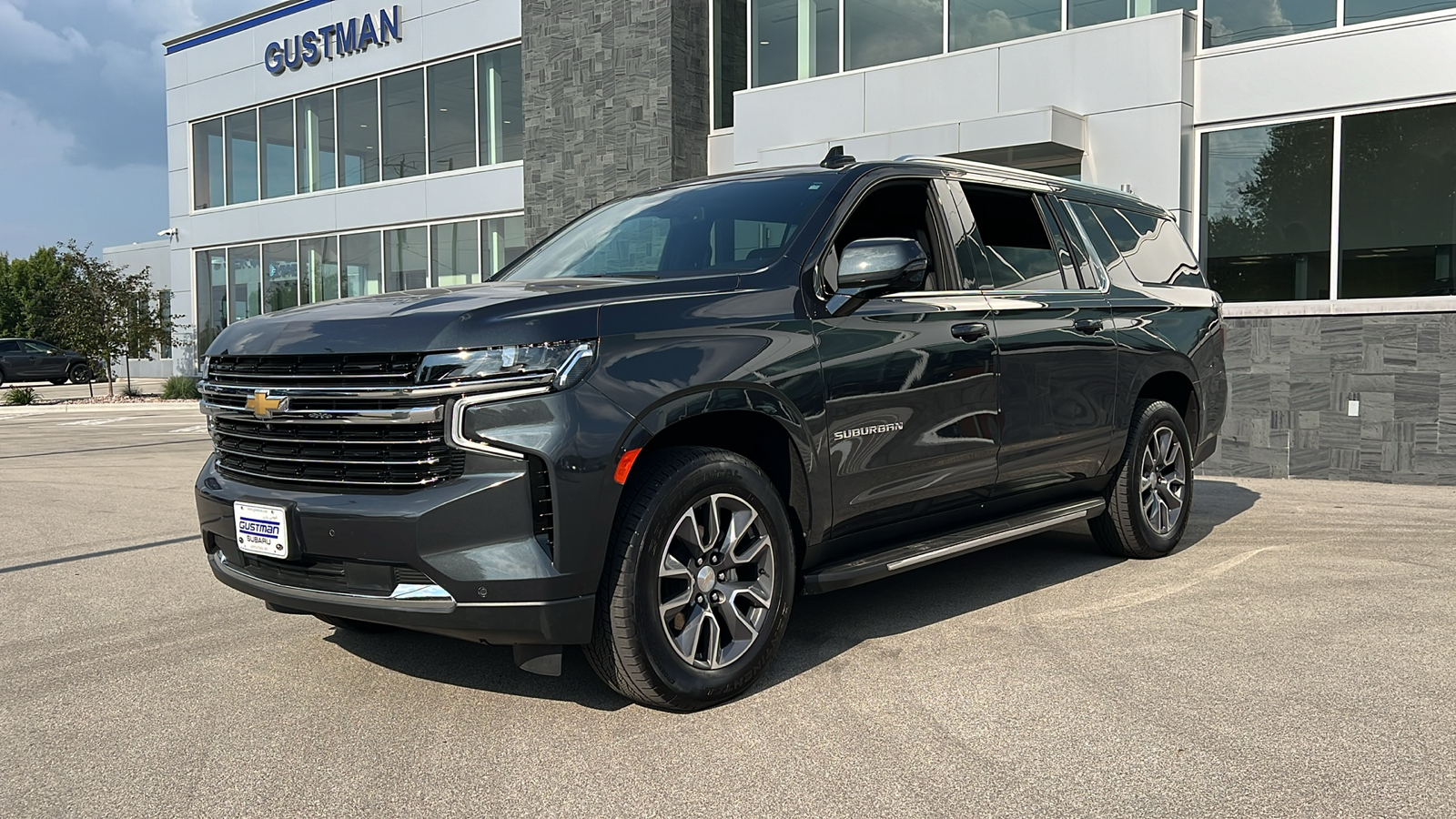 2022 Chevrolet Suburban LT 1