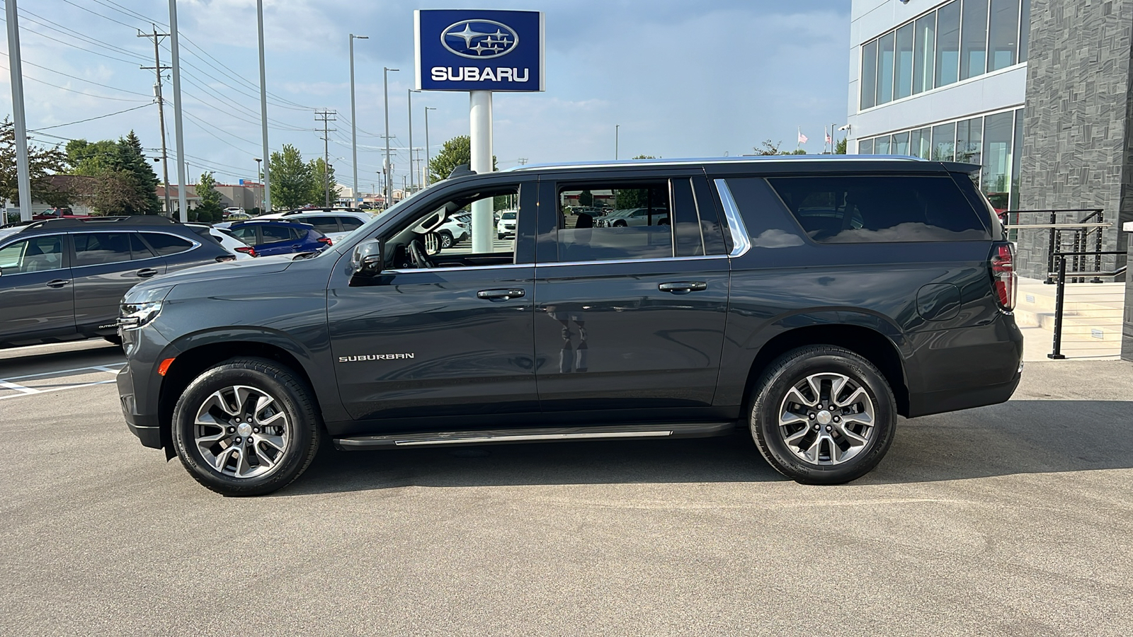 2022 Chevrolet Suburban LT 3