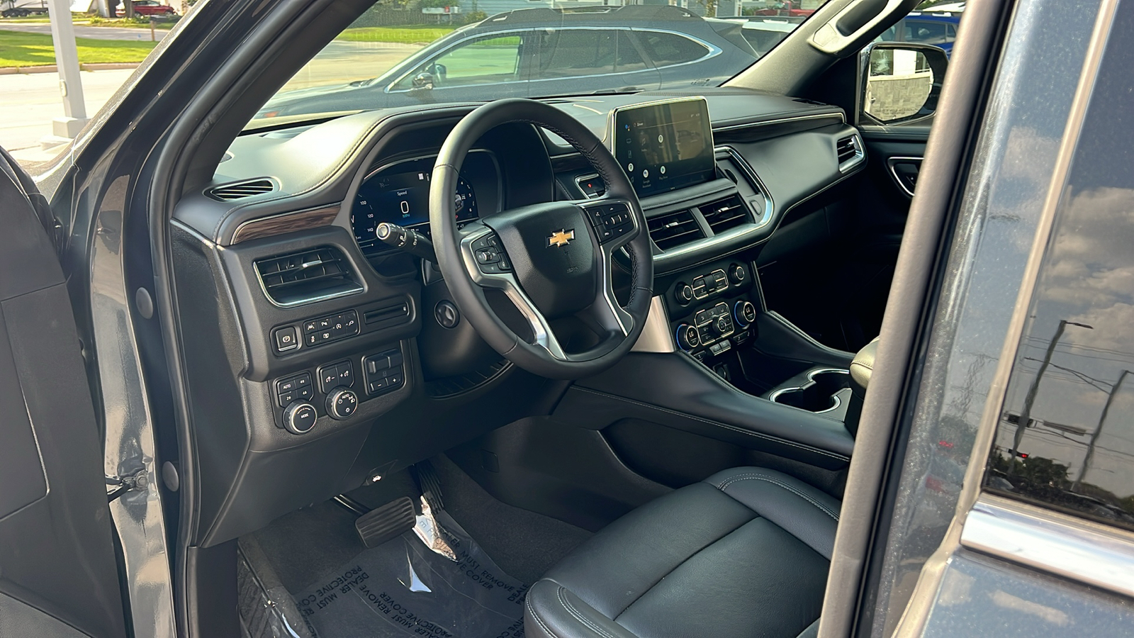 2022 Chevrolet Suburban LT 26