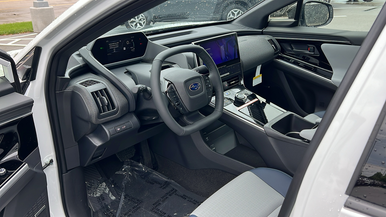 2024 Subaru Solterra Touring 28
