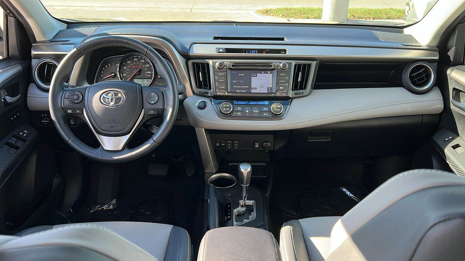 2015 Toyota RAV4 Limited 9