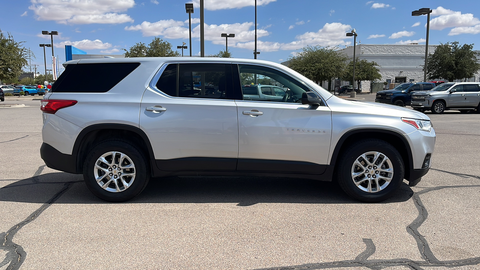 2021 Chevrolet Traverse LS 9