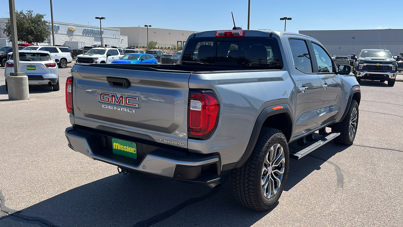 2023 GMC Canyon 4WD Denali 8