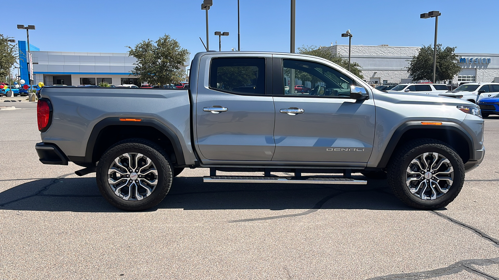 2023 GMC Canyon 4WD Denali 9