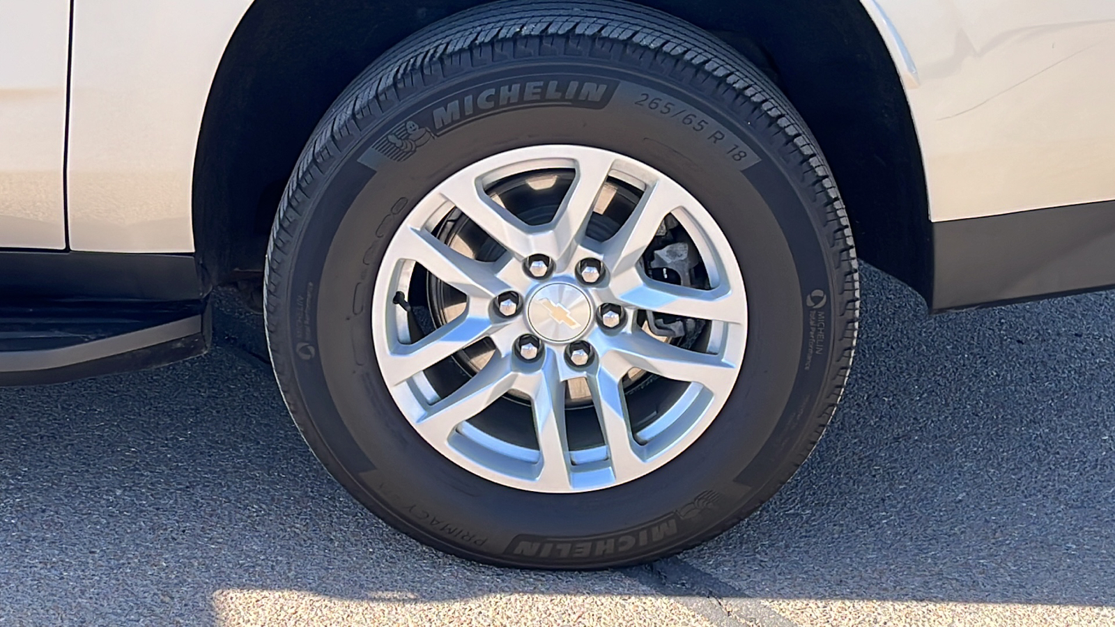 2023 Chevrolet Suburban LT 5