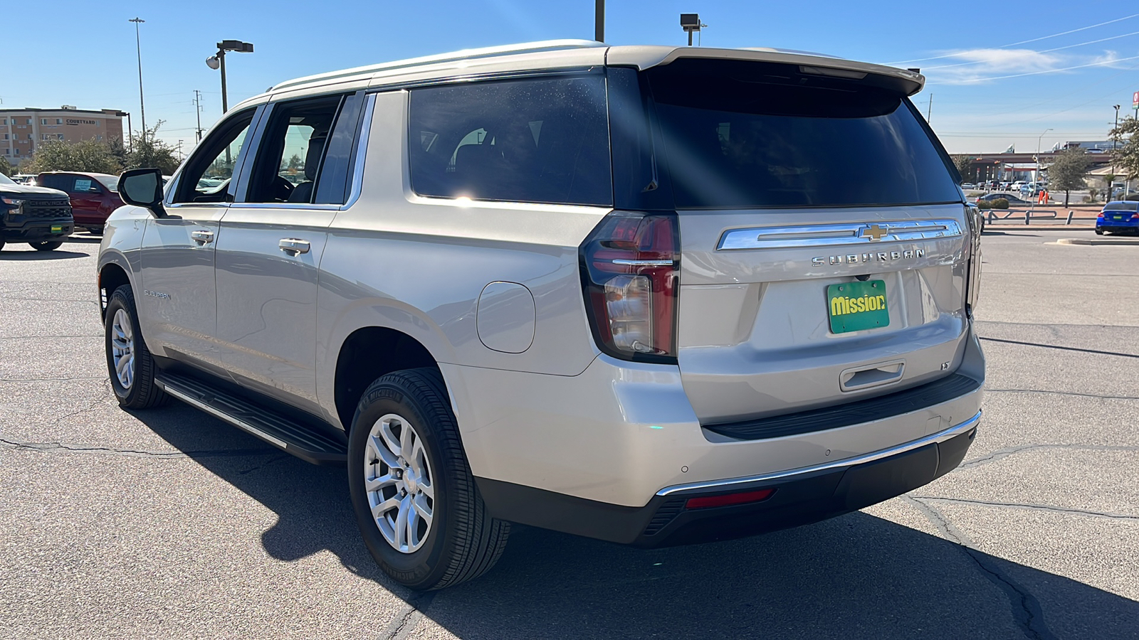 2023 Chevrolet Suburban LT 6