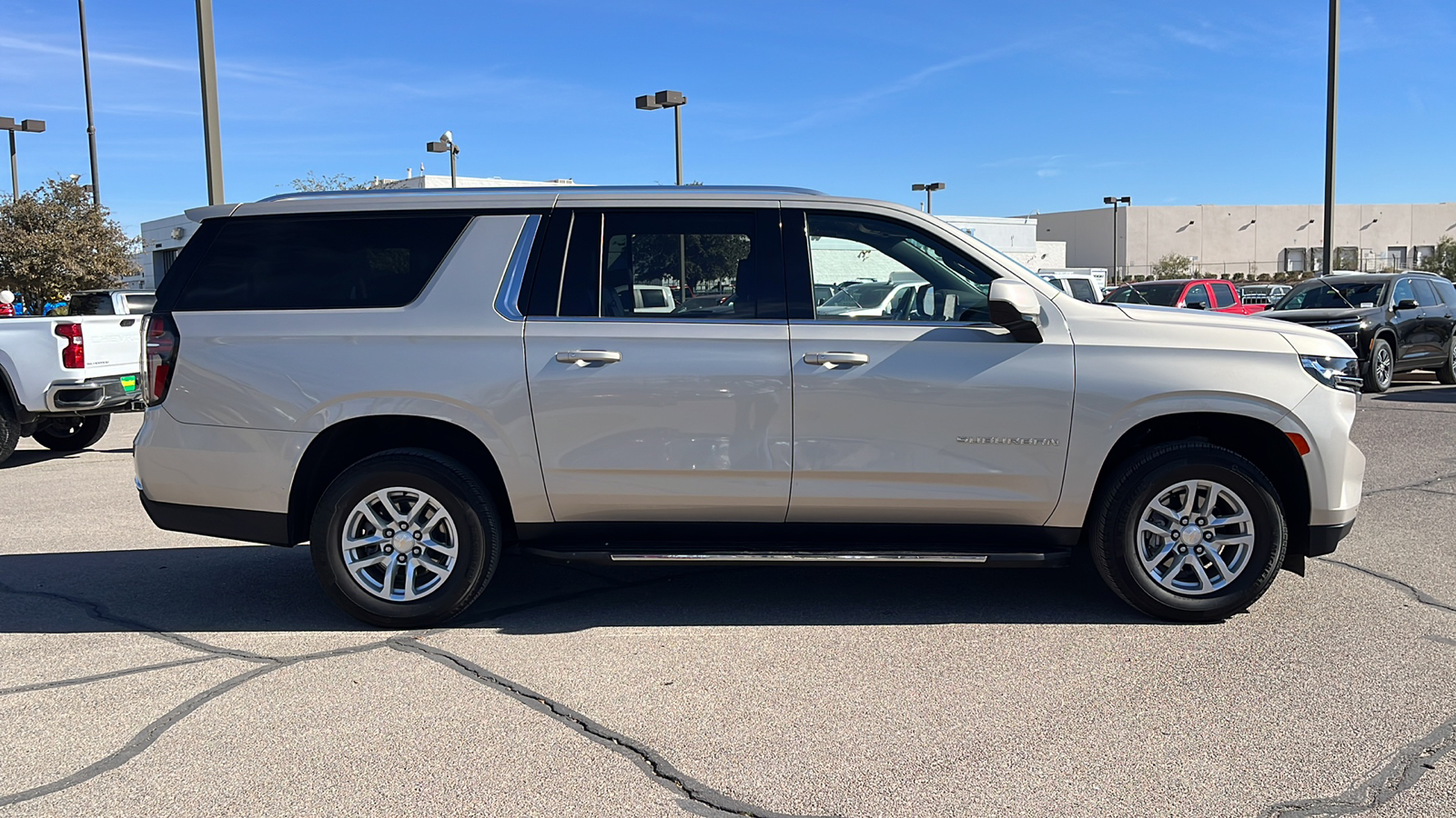 2023 Chevrolet Suburban LT 9