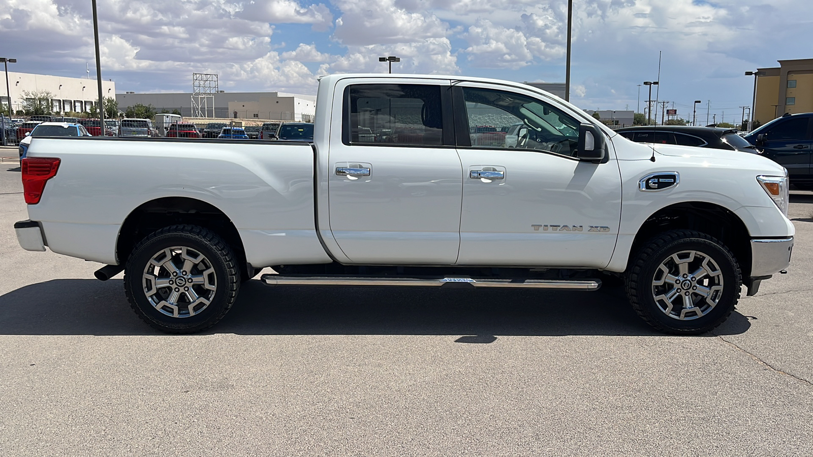 2018 Nissan Titan XD SV 9