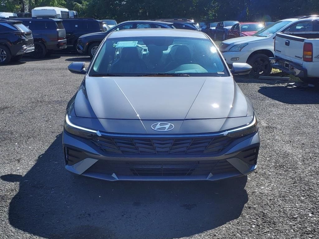 2025 Hyundai Elantra SE 2