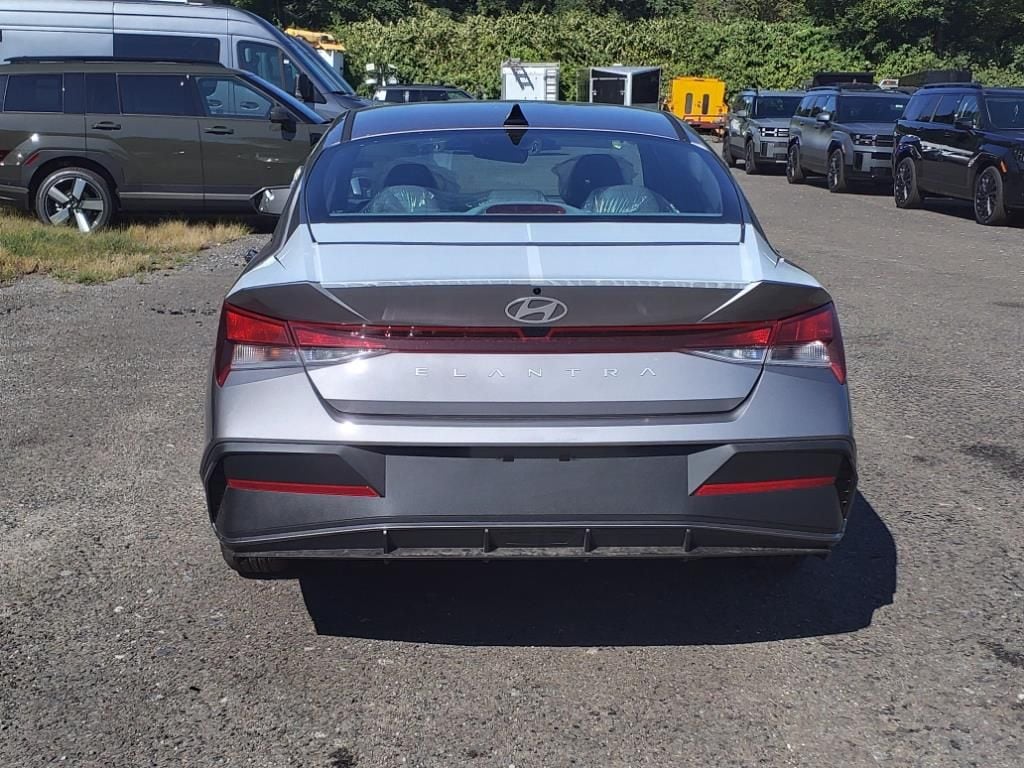 2025 Hyundai Elantra SE 5