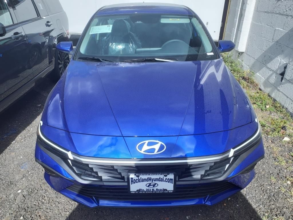 2025 Hyundai Elantra HEV Blue 2