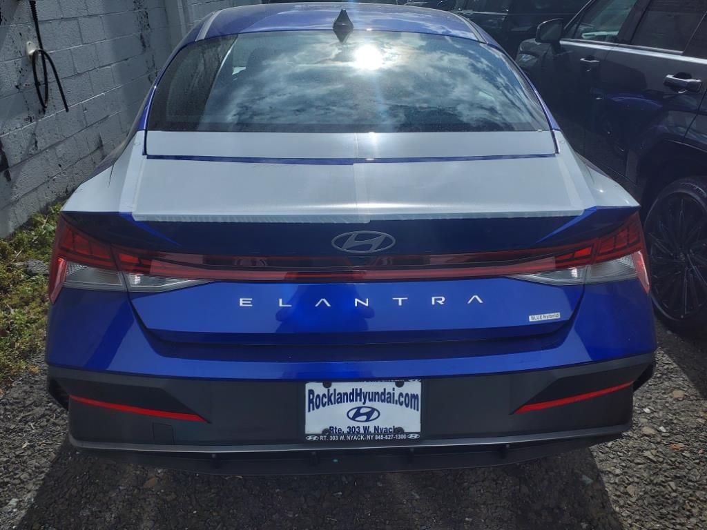 2025 Hyundai Elantra HEV Blue 5