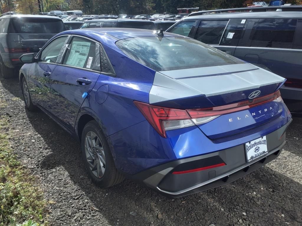 2025 Hyundai Elantra HEV Blue 6