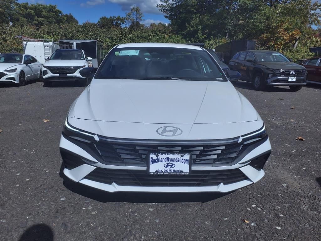 2025 Hyundai Elantra SEL Sport 2