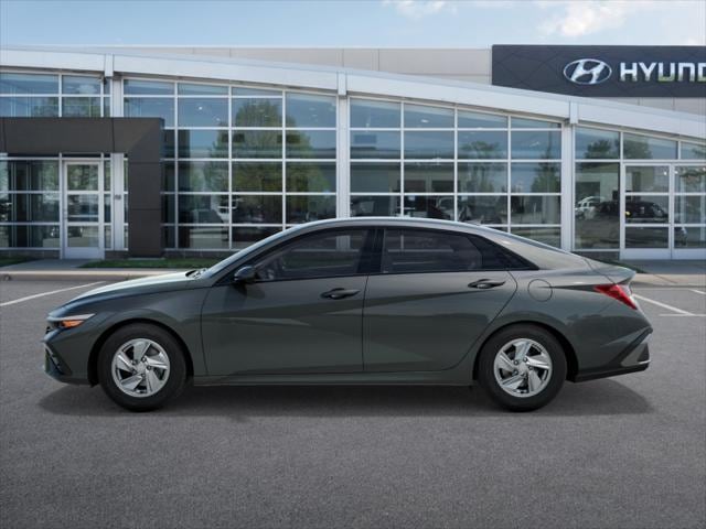 2025 Hyundai Elantra SE 3