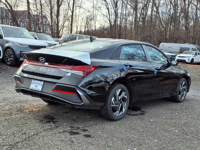 2025 Hyundai Elantra SEL Sport 4