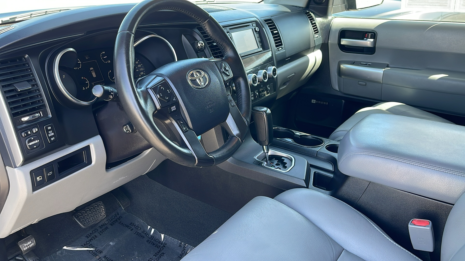 2019 Toyota Sequoia Limited 10